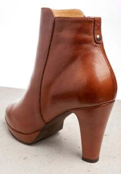 Lloyd Enkellaarsjes Met Hoge Hak - Braun -Lloyd Mode Schoenenwinkel 445f57f67b7d4e539a0661c1849c96ba