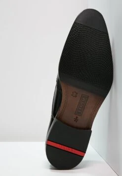 Lloyd Lucien - Veterschoenen - Schwarz -Lloyd Mode Schoenenwinkel 48989728bf484278a96ab912887a06aa