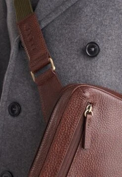 Lloyd Leren Tassen Schoudertas Heren Donkerbruin -Lloyd Mode Schoenenwinkel 5001a1e26a68576c20255e2df164fdc3