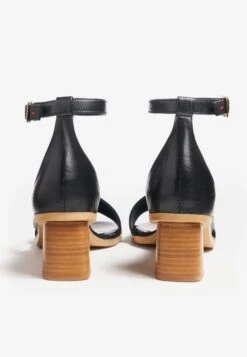 Lloyd Sandalen & Slippers Sandaal Dames Zwart 10 Lloyd Sandalen & Slippers Sandaal Dames Zwart -Lloyd Mode Schoenenwinkel 7dcda444d0e8605de9d6b9abf626ca8b