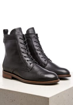 Lloyd Mit Ziernähten - Veterboots - Weiß -Lloyd Mode Schoenenwinkel a14fb8f1a5504ddbb1a9a3af504061b1