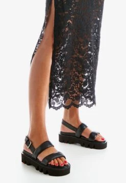 Lloyd Plateau Sandalen Sandaal Dames Zwart 9 Lloyd Plateau Sandalen Sandaal Dames Zwart -Lloyd Mode Schoenenwinkel a4f9776718faeac9bba0c1439bf0cbe4