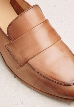 Lloyd Loafers Instappers Dames Karamel -Lloyd Mode Schoenenwinkel cea9a7640cff1723323e2bbac182fed2