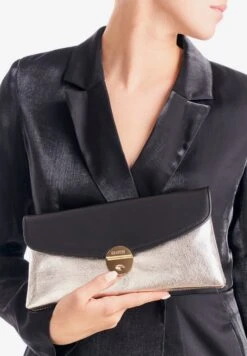 Lloyd Clutches Clutch Dames Goud -Lloyd Mode Schoenenwinkel fd7ed8fec7775fb35b546f02465ddcbd